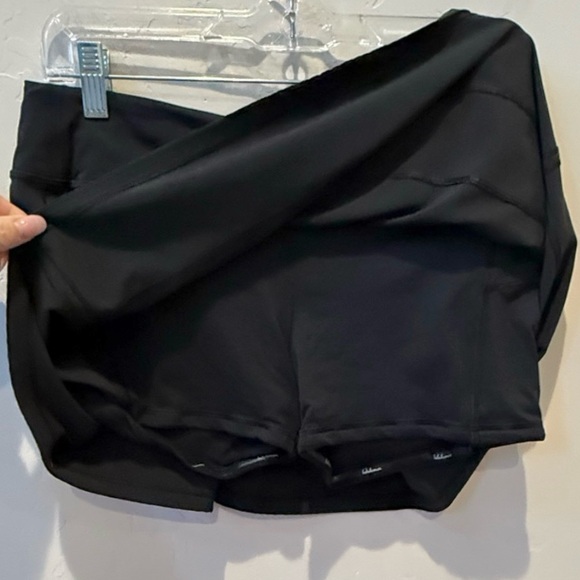Lululemon Pace Rival Mid-Rise Black
Skirt, Size 8 - Picture 6 of 13